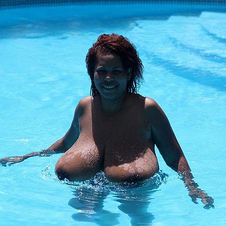 Vanessa Del lets her huge boobs float in the pool